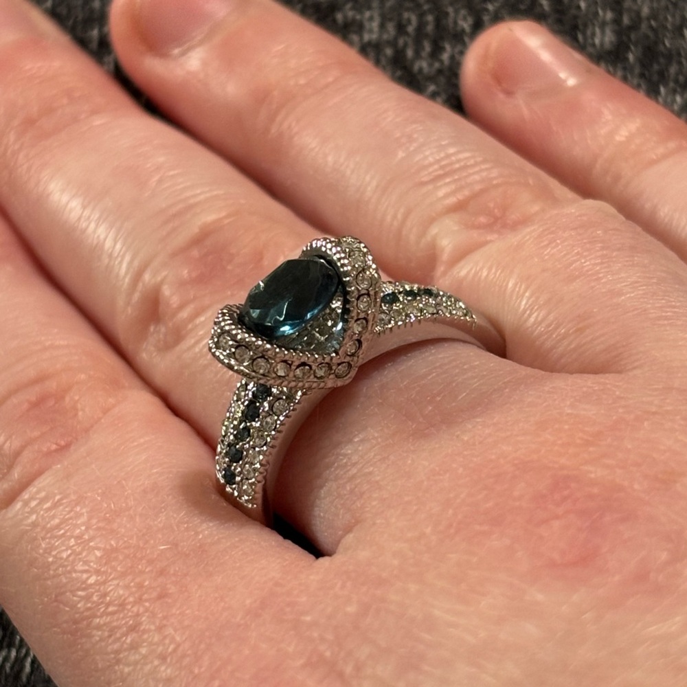 Vintage 2000 Avon Sapphire Blue Rhinestone Pavé Ring | Size 10 | Silver Tone